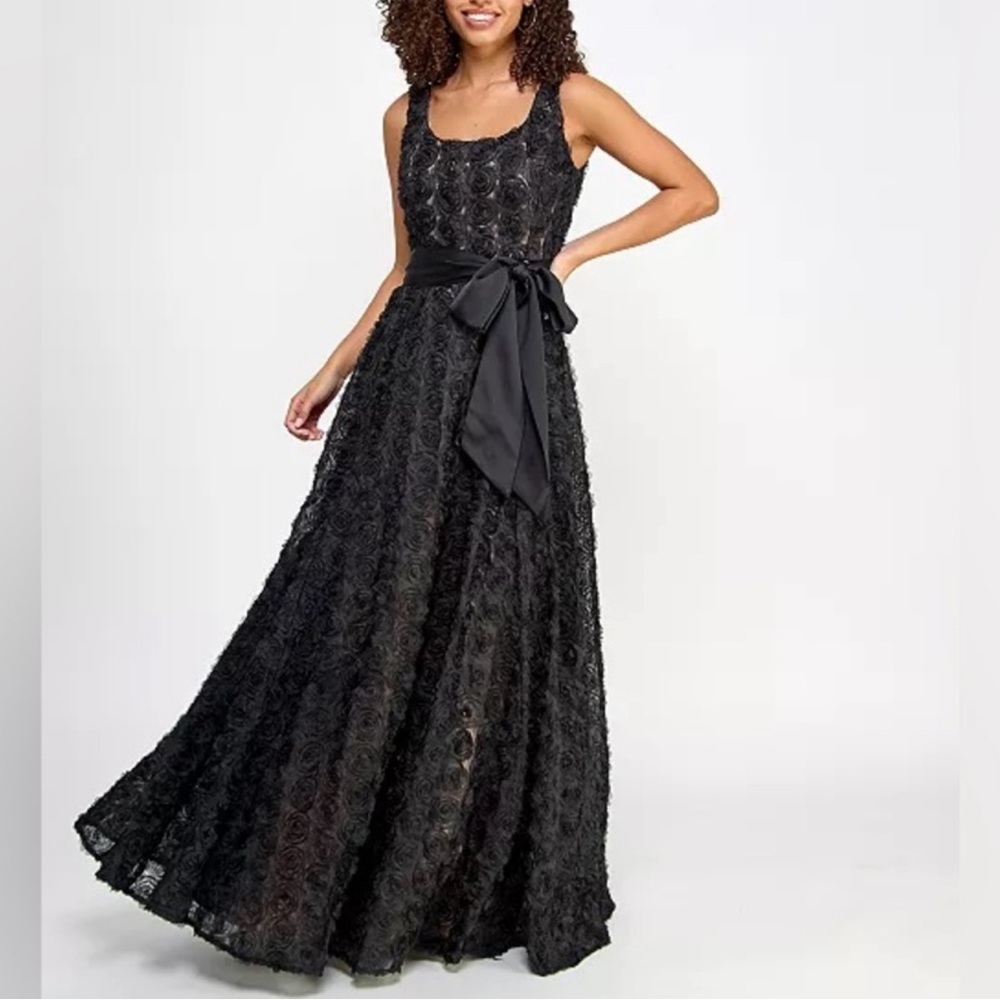 Violet Weekend Rosette Soutache Black Gown Juniors 0 NWT Prom Formal Maxi